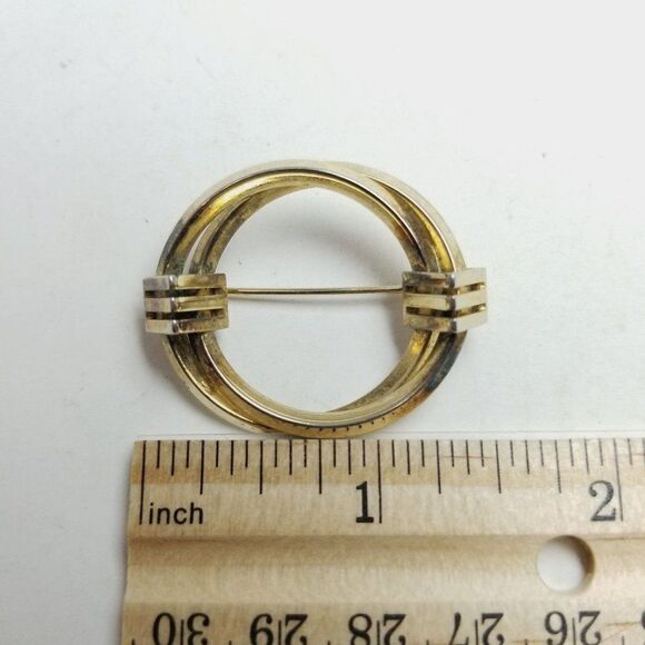 Vintage Gold Tone Circle Brooch, Minimal Modern Design, Unisex Twist, Estate - Picture 4 of 6